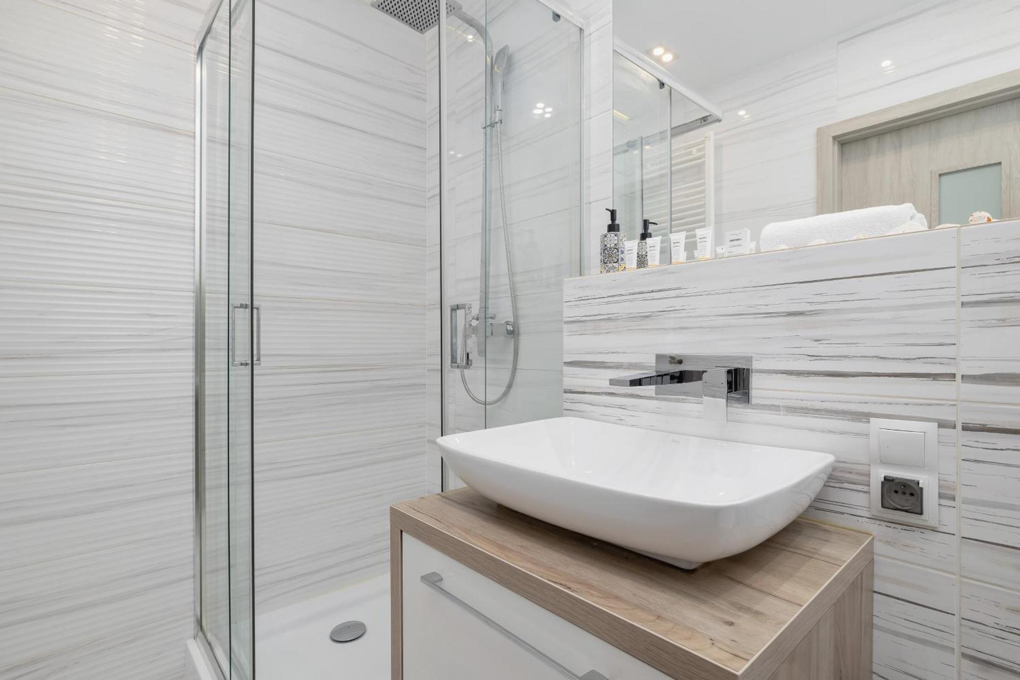 Tysiaclecia Next To Park Slaski By Renters *